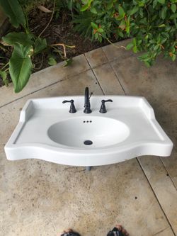 Wall Mount Foremost white console sink basin with back splash