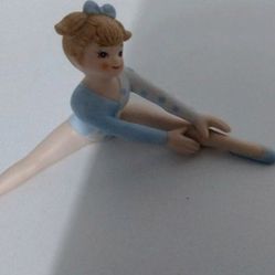 VINTAGE PORCELAIN BALLERINA FIGURINE 4.5"