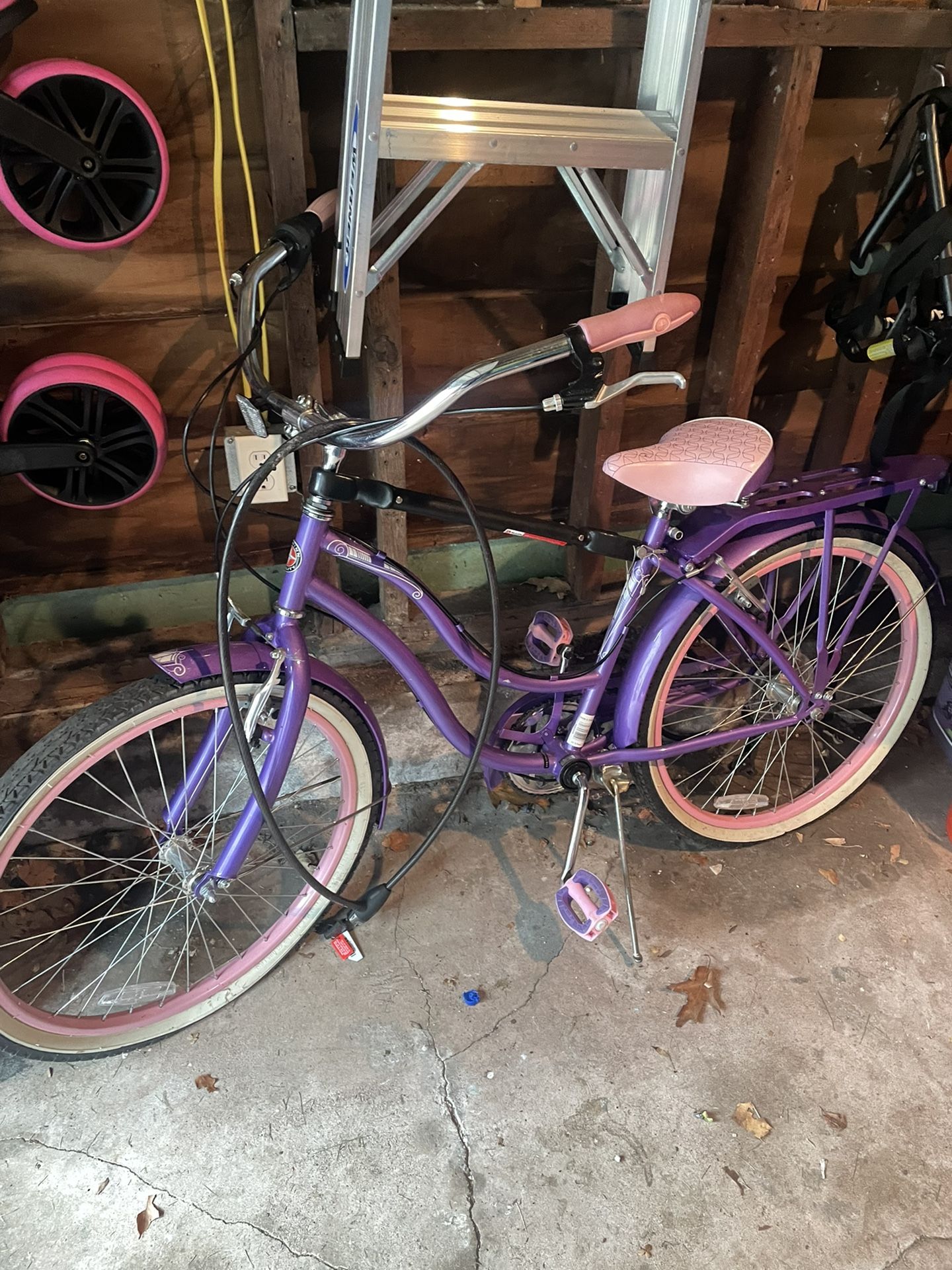 24’ Womens Crusier Schwinn Bike