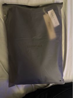 Fear of god essential shorts XL