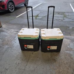 2 IGLOO Quantum 52 quart Roller Coller  $15 each
