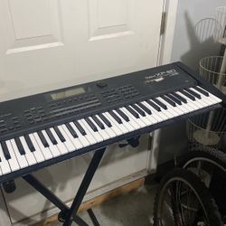 Roland XP 80 w/ SKB Case 