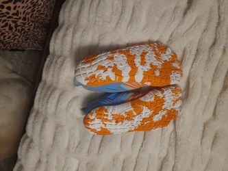 Waterproof hiking shoes size 8 