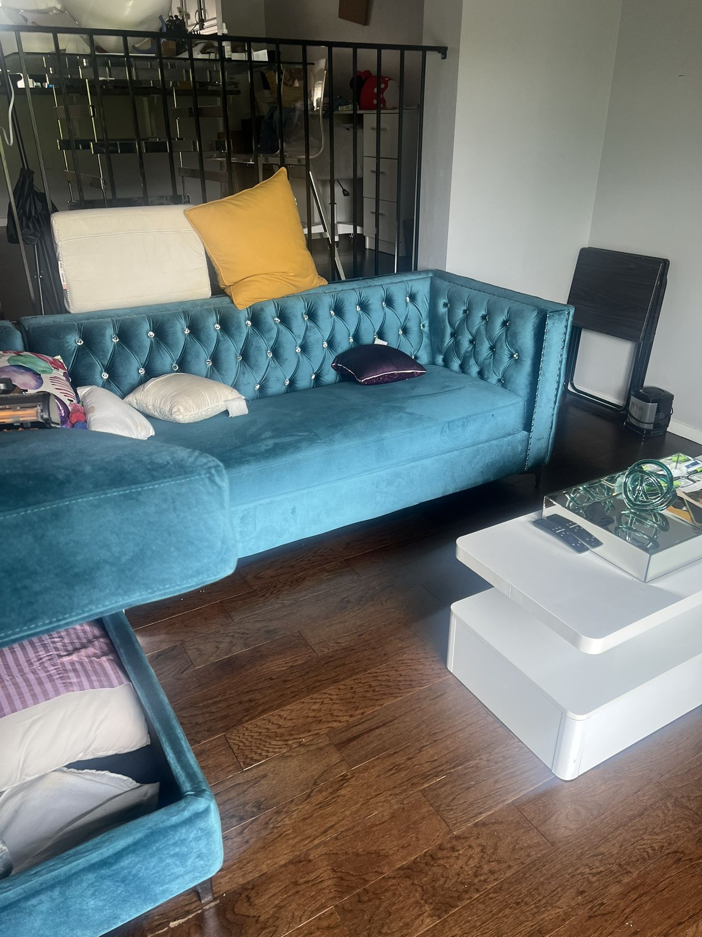 Paige Velvet Ruffed Sofa With Chaise And Table