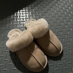 UGG women size 6 