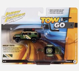 Johnny Lightning 2014 Toyota FJ Cruiser w/Small Open Trailer 1:64 Diecast