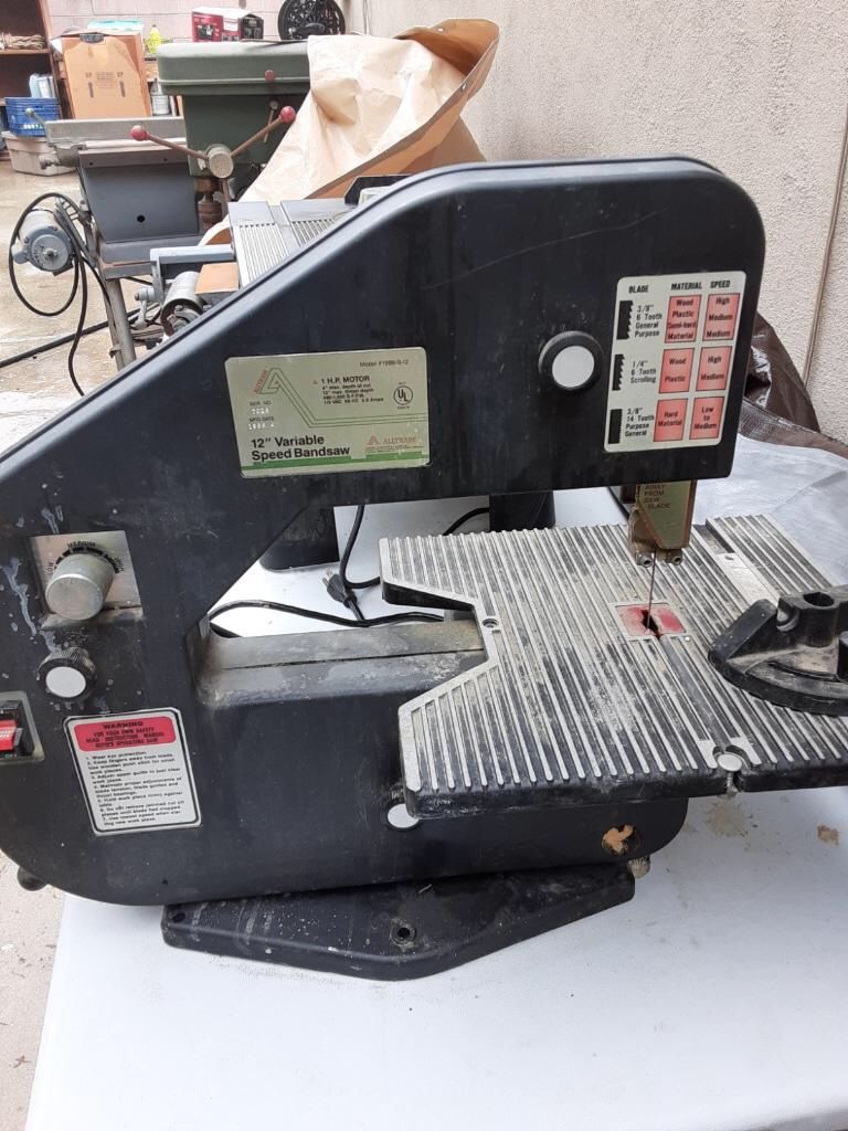 Horizontal bandsaw