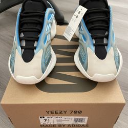 Yeezy 700 V3 Arzareth Size 7.5