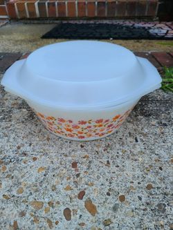 Beautiful vintage bowl with lid