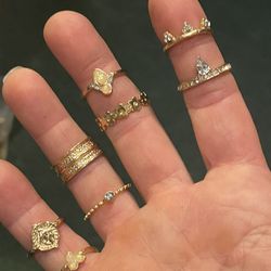 New Stackable Gold Rings. (7 Piece’s/rings)