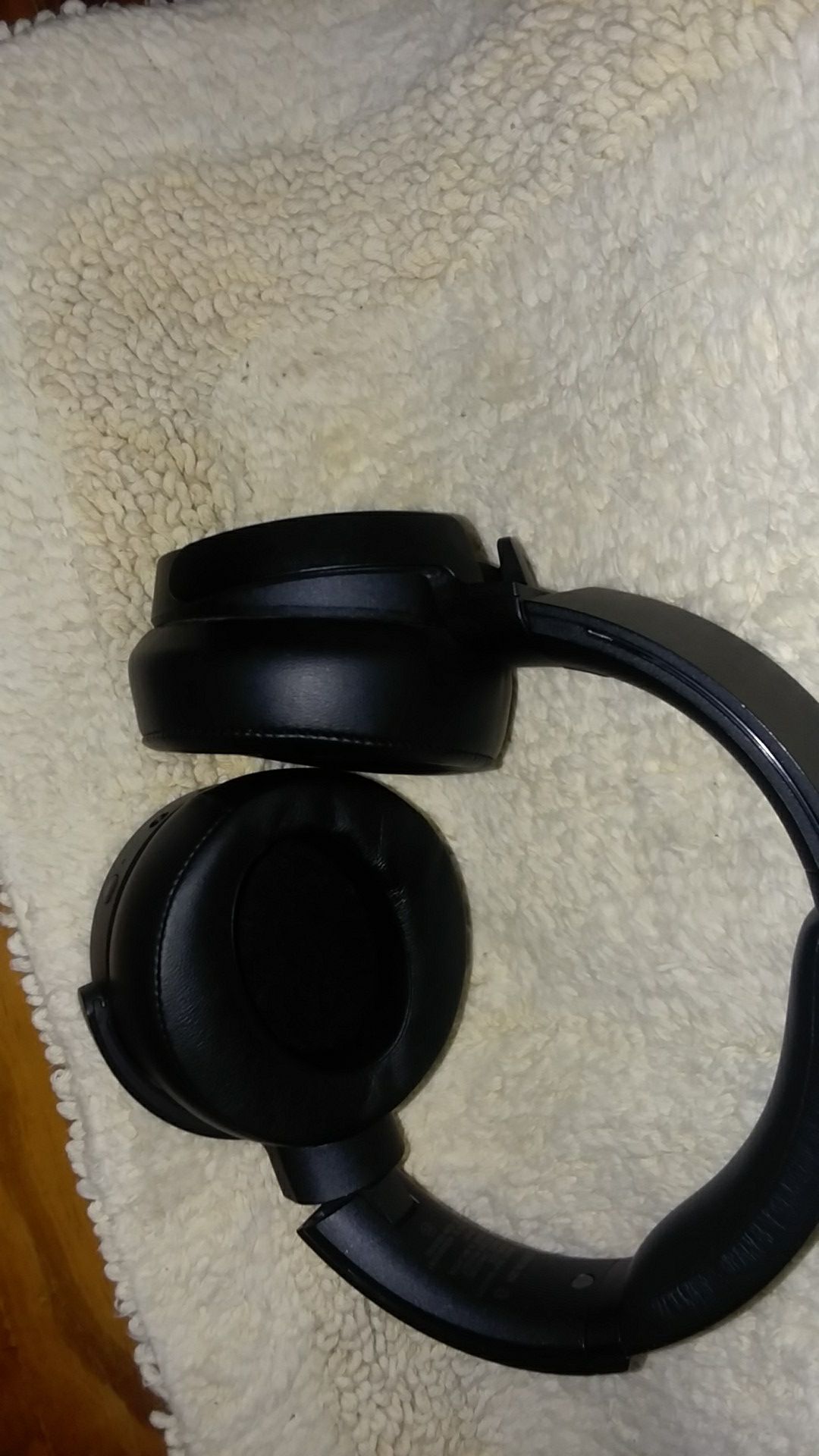 Sony noise reducing wireless headphones