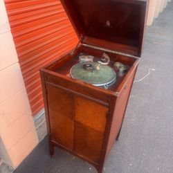 Dulcetto Gramophone Cabinet