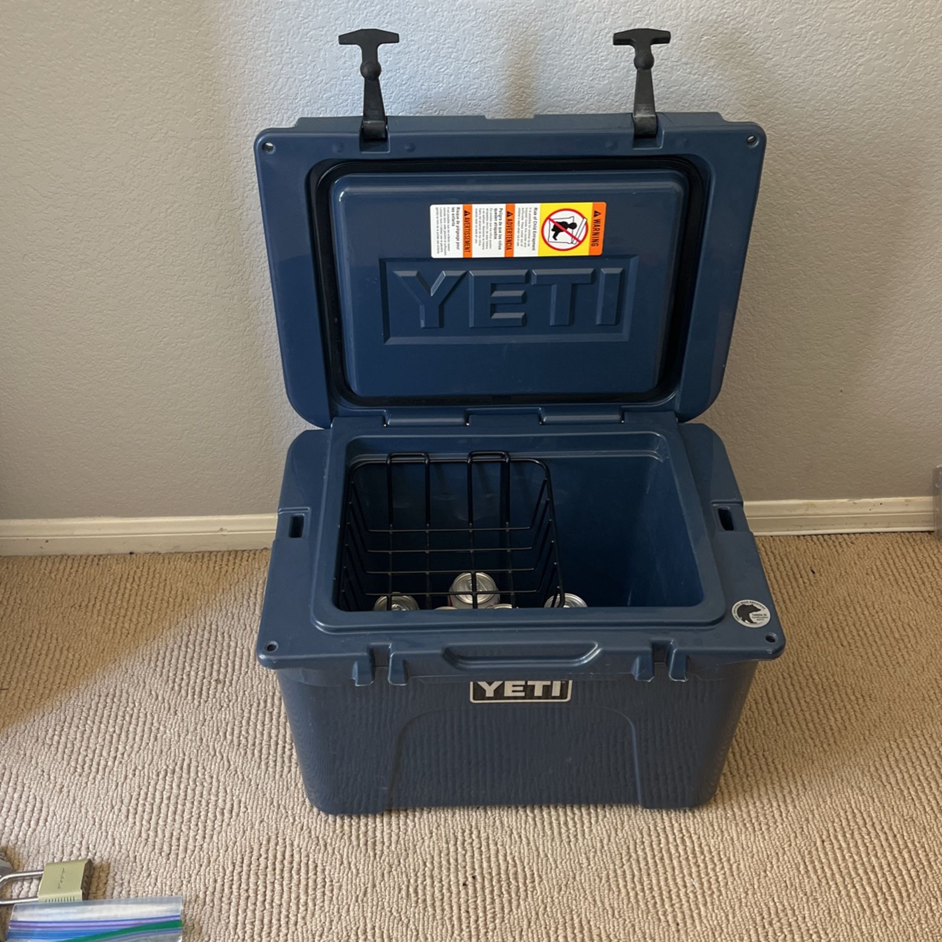 Yeti Tundra 35 Cooler With Tray