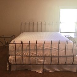 Metal Bed and Nightstands (King)