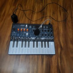 Arturia MicroFreak With  micróphone Vocoder