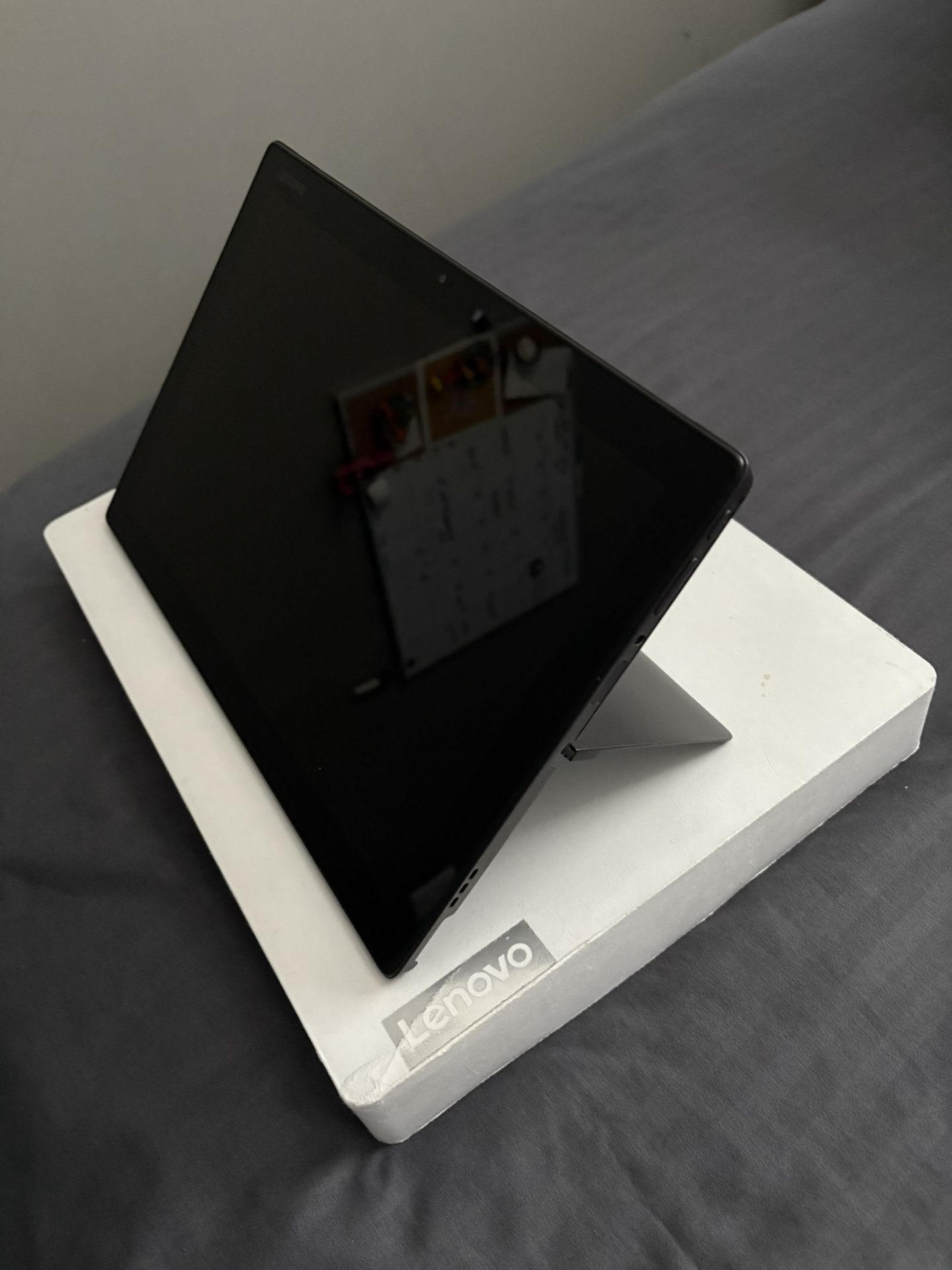 2 in 1 Lenovo MIIX Tablet/Laptop with Detatchable Keyboard