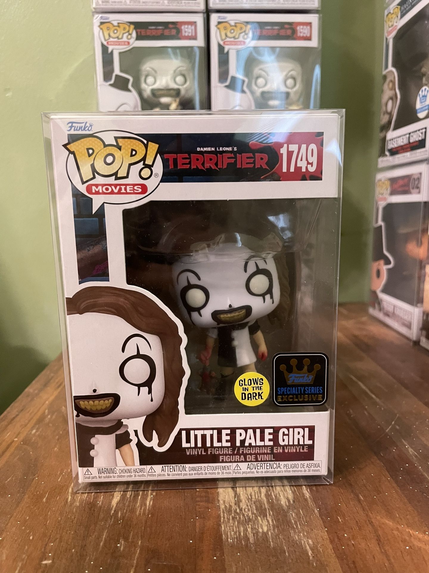 Little pale girl 1749