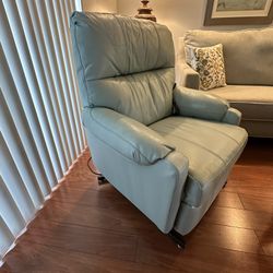 Lift/Recliner Chair - Leather and Fully Electric 