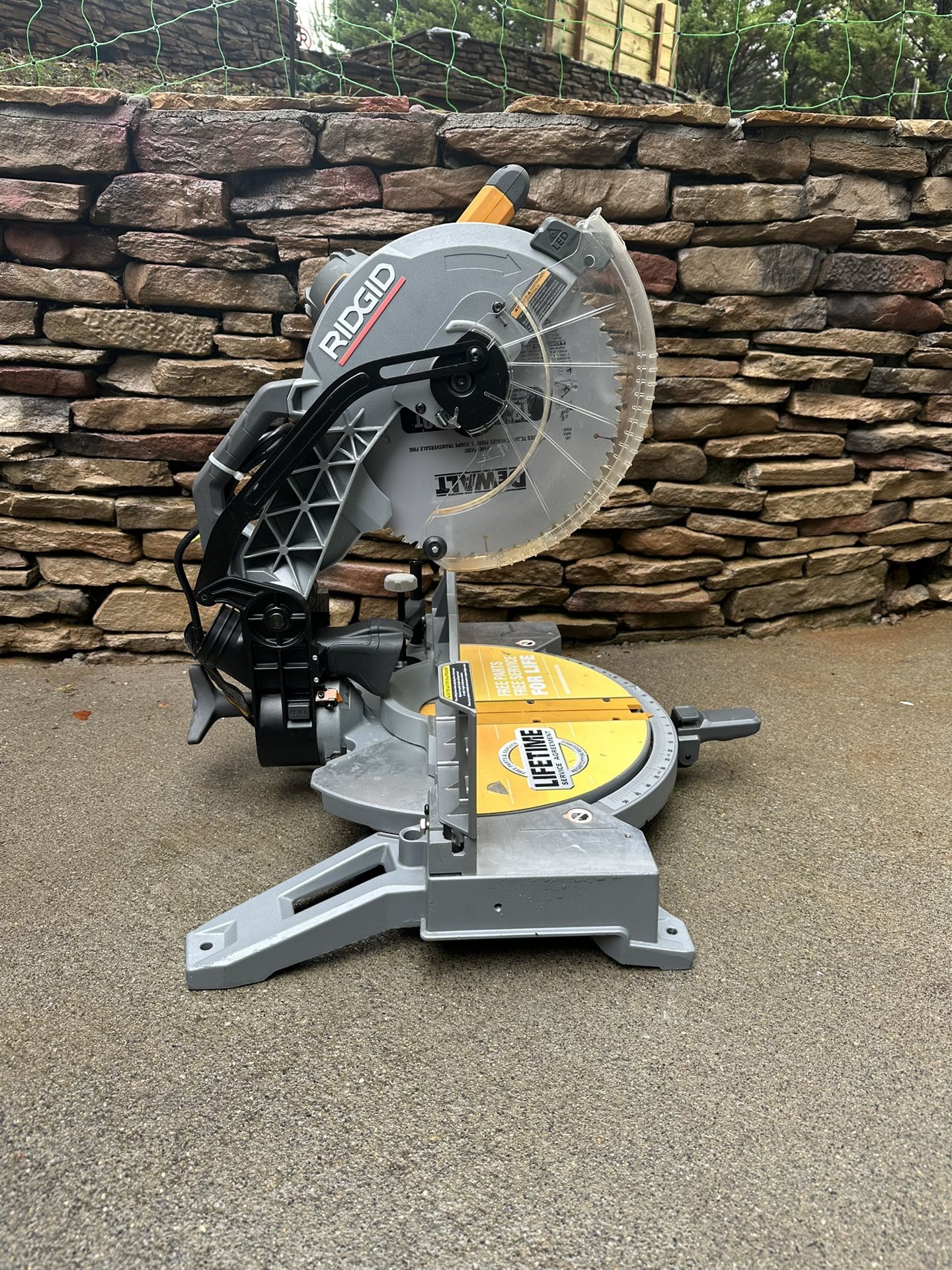 Ridgid 15 Amp Corded 12 in. Miter Saw