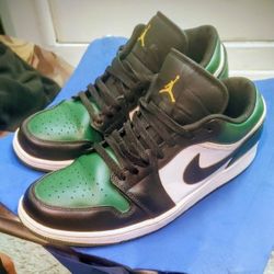 Mens 11.5 Low Top Air Jordens. 1's