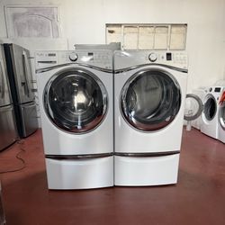 Set of washer machine Whirlpool and gas dryer. In perfect conditions and works perfectly. Washer machine capacity of 4.5 and dryer capacity 7.4. Del