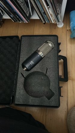 MXL R144 ribbon microphone