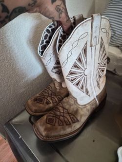 Women's boots size 10