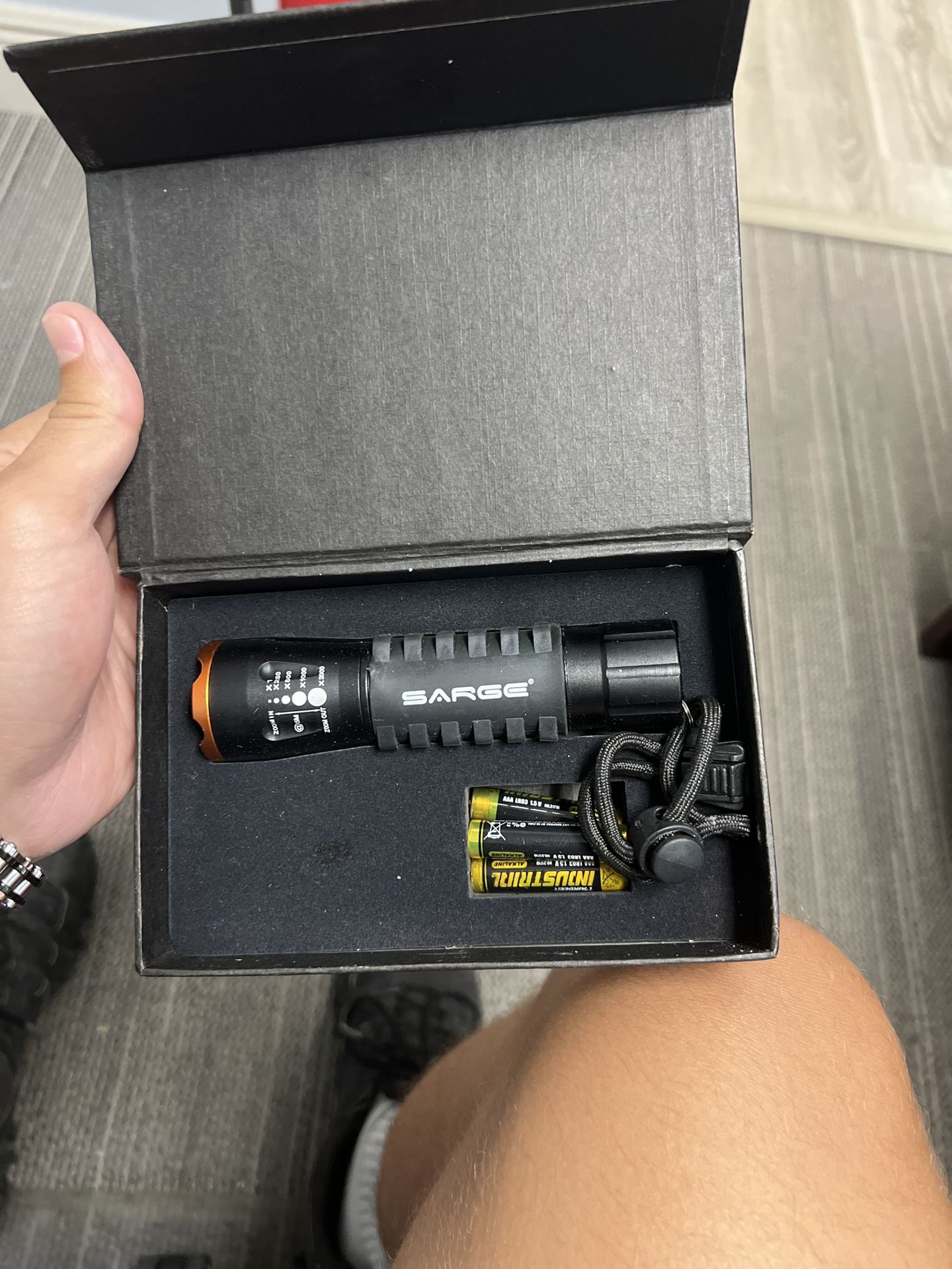 SARGE NU-53 Cree LED Flashlight – Adjustable Focus