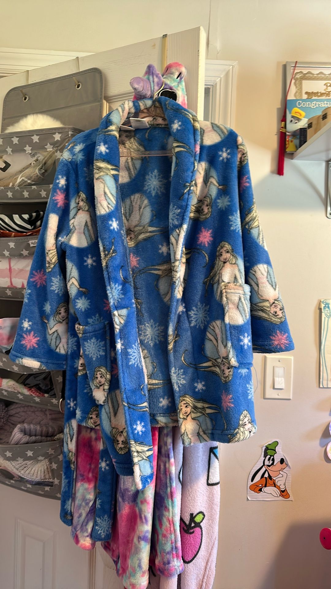 Girls Frozen Robe Size 6