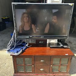 TV & Mounted Stand