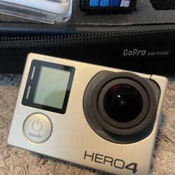 GoPro - 4 + Accesories 