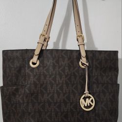 Michael Kors Jet Set Tote Bag