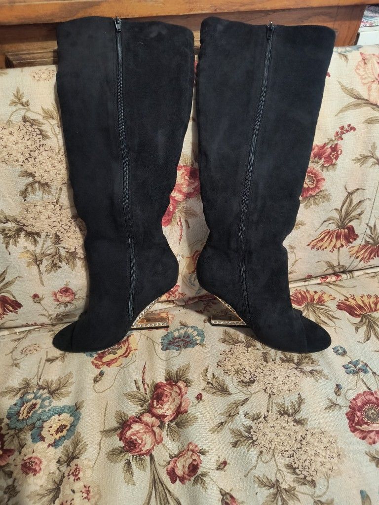 Black Stylish Boots $25