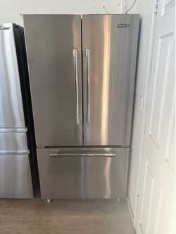 Stainless steel Viking D3 fridge!