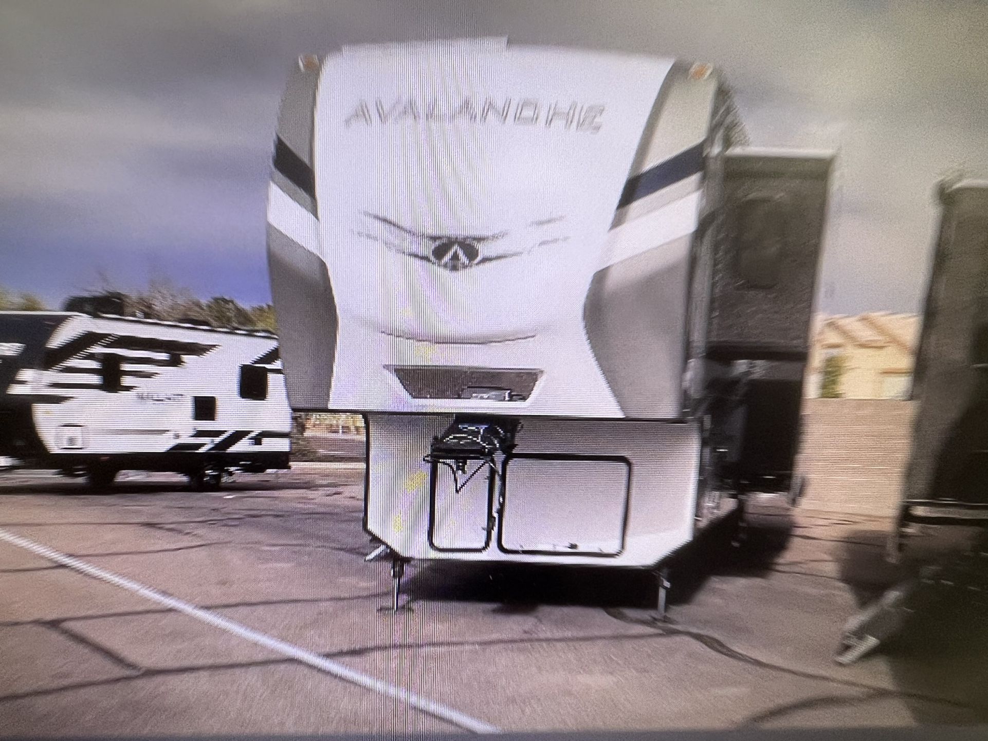 NEW 2023 AVALANCHE 322RL