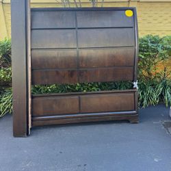 Cama Queen Con Su Colchón Incluido Y Todos Sus Laterales. Hacemos delivery 