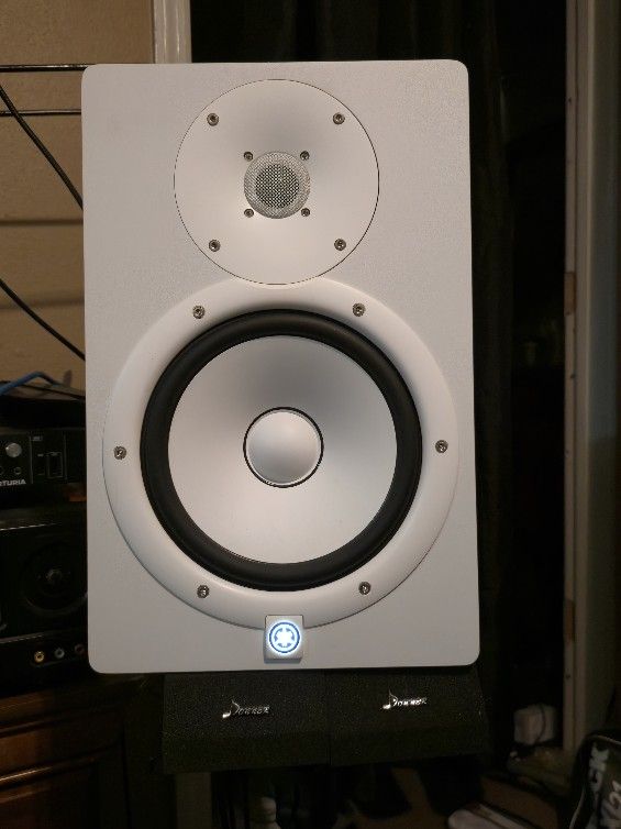 Yamaha HS8 Studio Monitor Pair w/Stands & Cushions