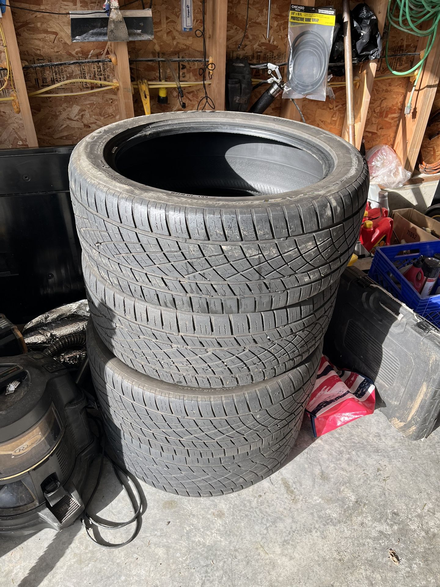 Continental ExtremeContact DWS 06 Plus - 245/45ZR19 Tires