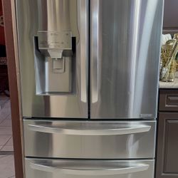 Refrigerator 