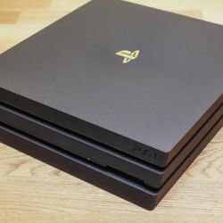 PS4 Pro With Upgraded Fast Hard Drive/ 1 Control/ Vr Head Set