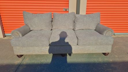 🛋️ Super-Cozy Grey Sofa with Rolled Arms – FREE DELIVERY! 🚚