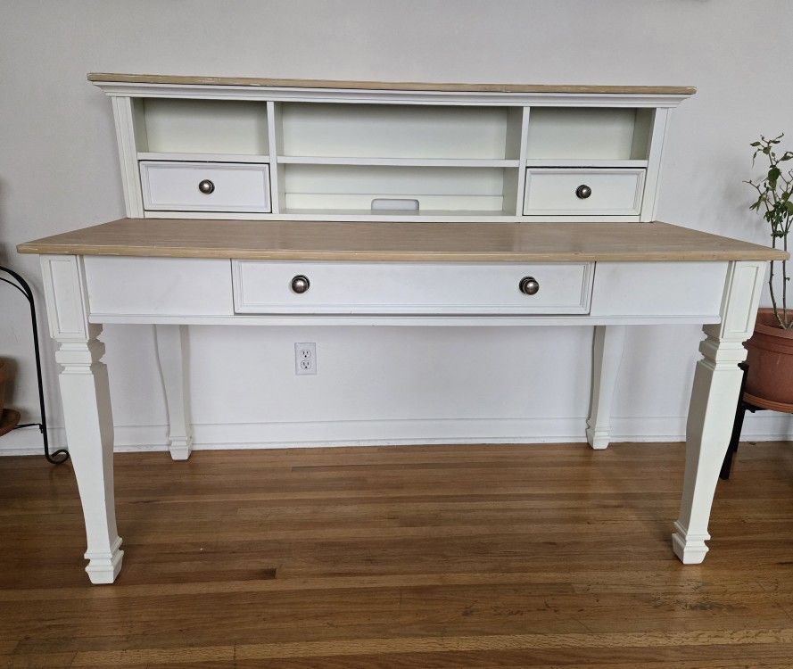 Sarvanny – Two-tone – Home Office Large Leg Desk with Hutch