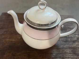 New Mary Kay Tea Pot
