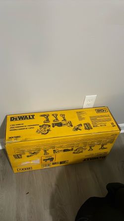 BRAND NEW NEVER OPENED DEWALT TOOL COMBO SET🛠️🧰💛