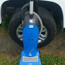 Miele Twist Upright Vacuum Cleaner 
