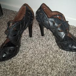 BCBG high Heels- Size 8.5