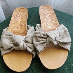 Blowfish Malibu Tan Bow Slide Sandals – Size 8