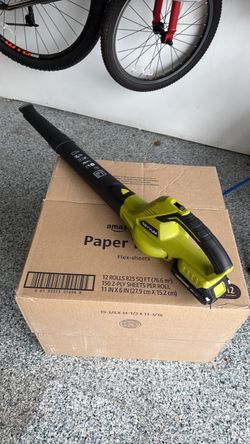 Leaf Blower - easy lightweight and powerful, battery included