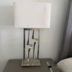 2 Rooms To go Lamps  (read Info below)