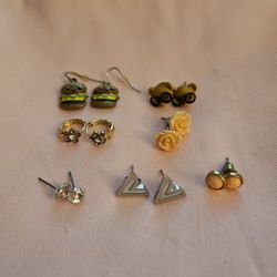 Earrings 